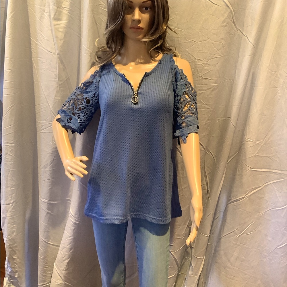 NWOT -Light and Airy Cold Shoulder Top w/ Crochet Short Sleeve